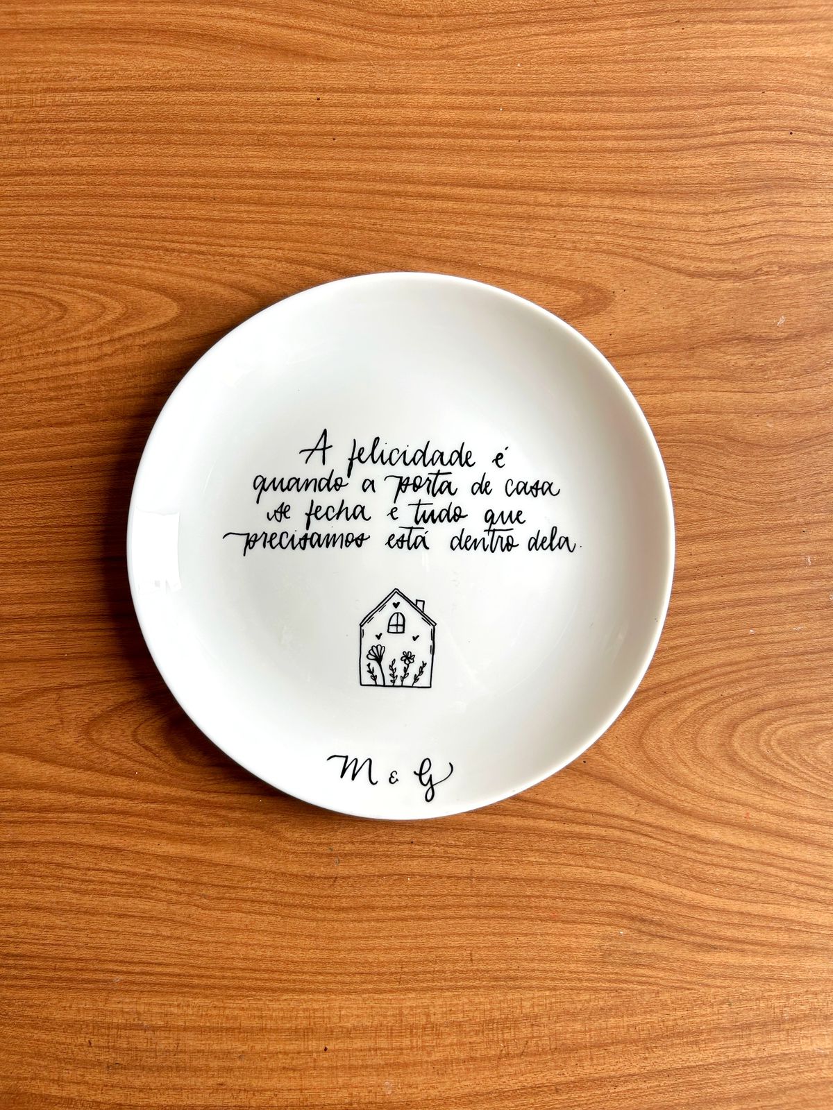 Prato com caligrafia